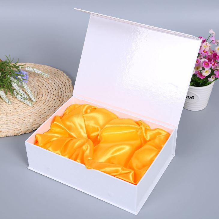 Magnetic Lid Gift Box White Color