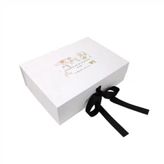 ಲೋಗೋ ಮತ್ತು ಕಪ್ಪು ರಿಬ್ಬನ್ನೊಂದಿಗೆ ಕಸ್ಟಮ್ ಉಡುಗೊರೆ ಪೆಟ್ಟಿಗೆಗಳು